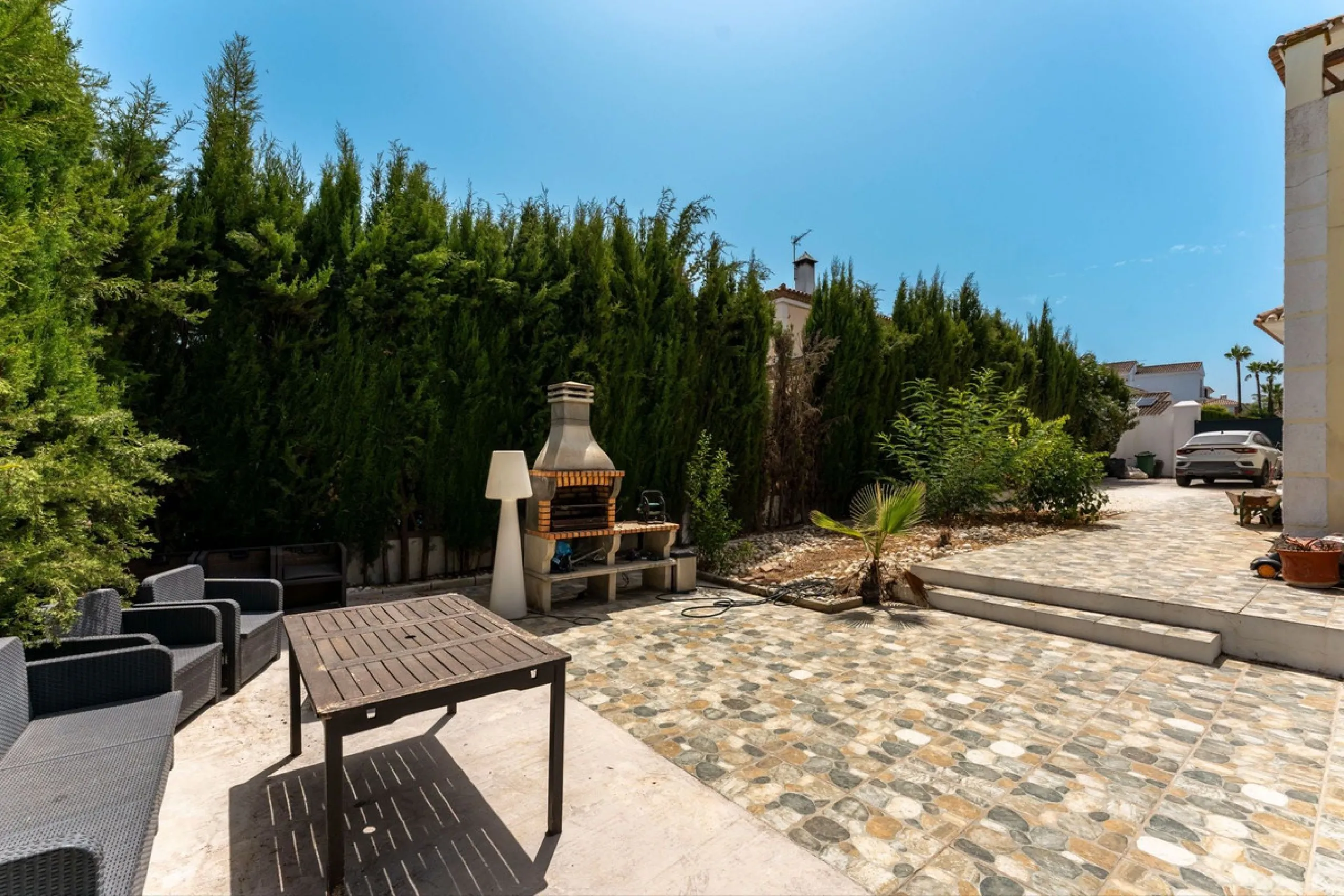 House - Detached Villa в продаже в Coín, Málaga. В доме 4 спален и 2 ванных комнат. Площадь дома 147 м². Площадь участка 600 м²