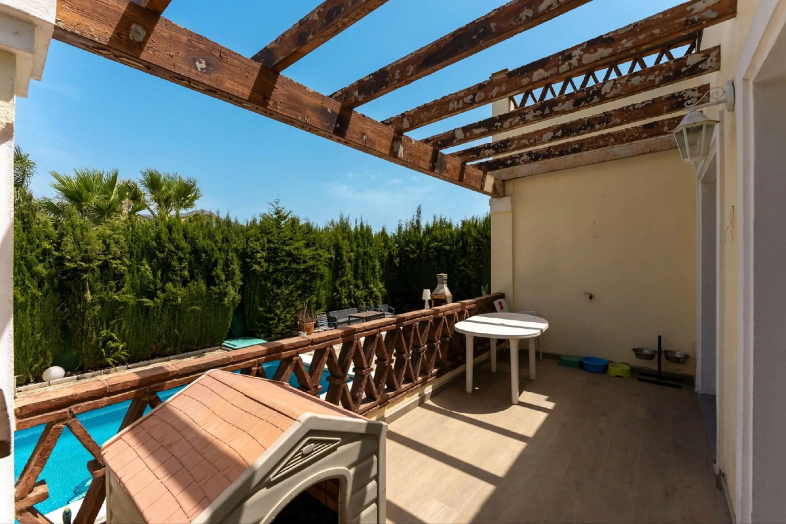House - Detached Villa в продаже в Coín, Málaga. В доме 4 спален и 2 ванных комнат. Площадь дома 147 м². Площадь участка 600 м²