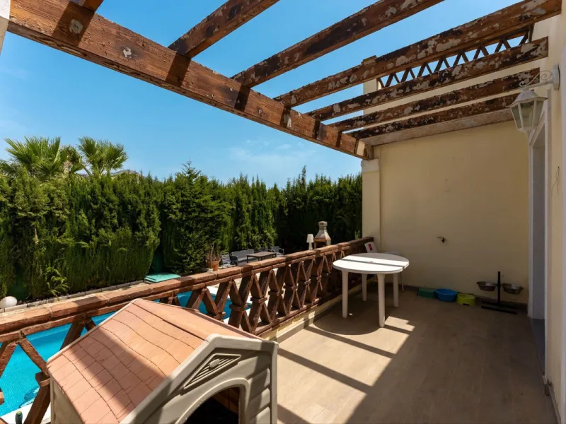 House - Detached Villa в продаже в Coín, Málaga. В доме 4 спален и 2 ванных комнат. Площадь дома 147 м². Площадь участка 600 м²