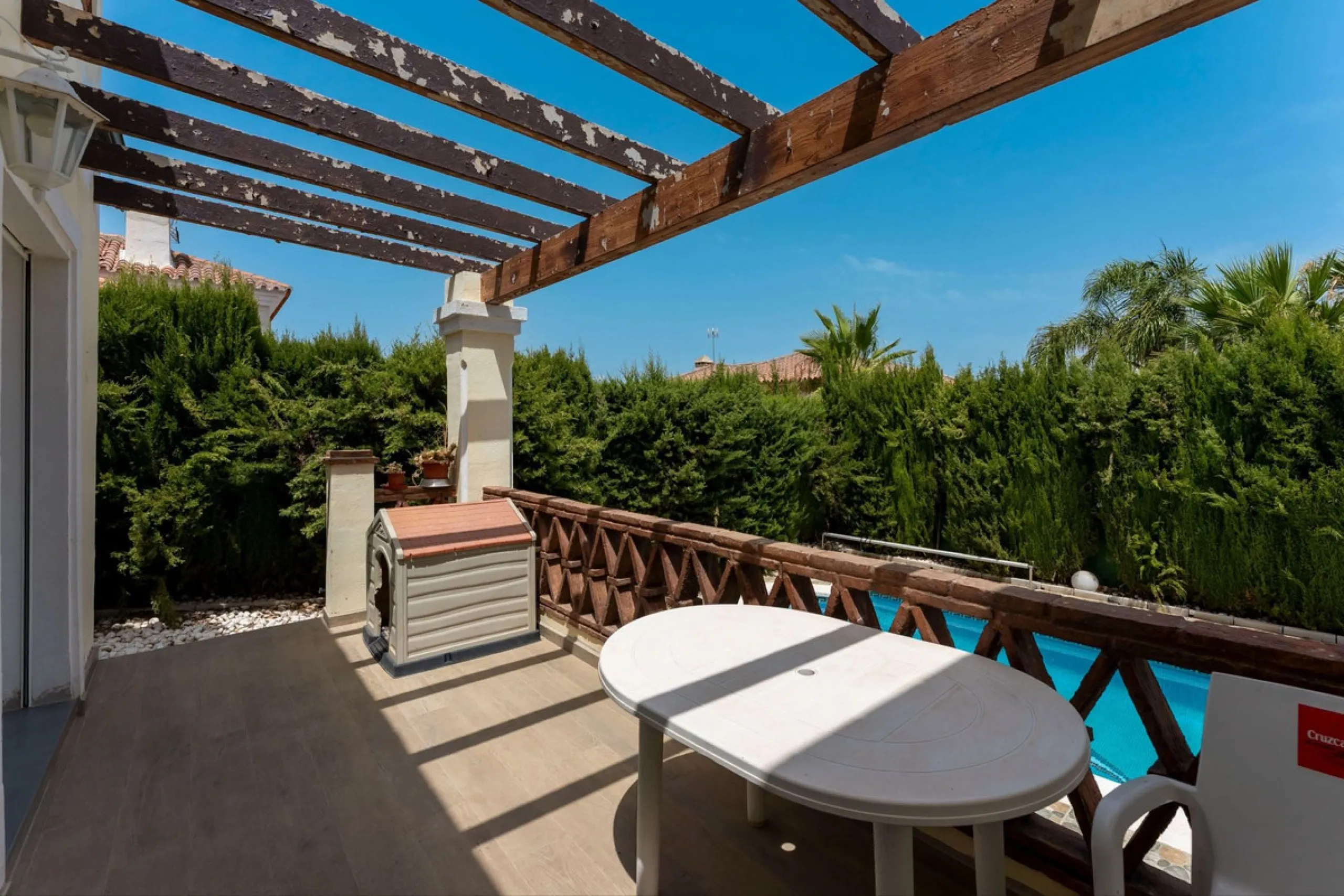 House - Detached Villa в продаже в Coín, Málaga. В доме 4 спален и 2 ванных комнат. Площадь дома 147 м². Площадь участка 600 м²