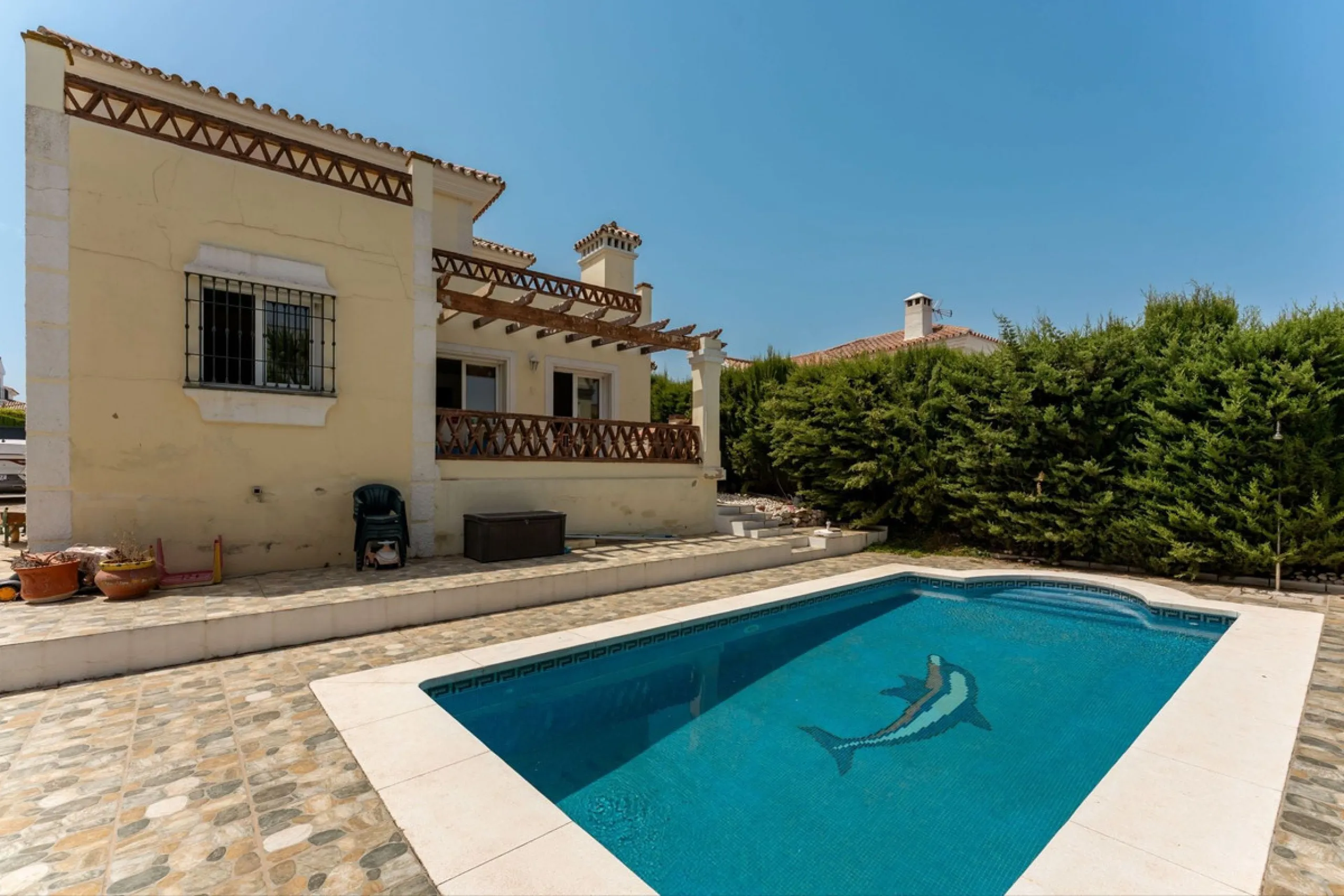 House - Detached Villa в продаже в Coín, Málaga. В доме 4 спален и 2 ванных комнат. Площадь дома 147 м². Площадь участка 600 м²
