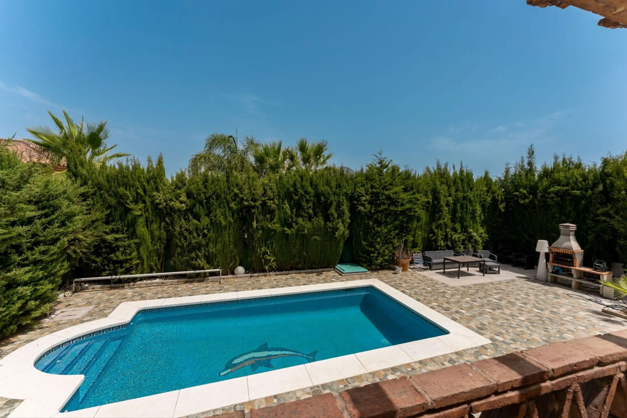 House - Detached Villa в продаже в Coín, Málaga. В доме 4 спален и 2 ванных комнат. Площадь дома 147 м². Площадь участка 600 м²