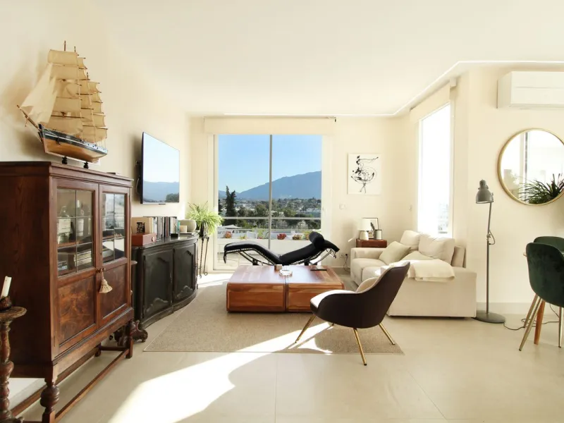 This beautifully refurbished third floor corner apartment in this sought after urbanisation has been upgraded to the highest standards, and is a delightful mix of modern elegance and comfort.