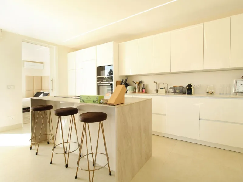 This beautifully refurbished third floor corner apartment in this sought after urbanisation has been upgraded to the highest standards, and is a delightful mix of modern elegance and comfort.