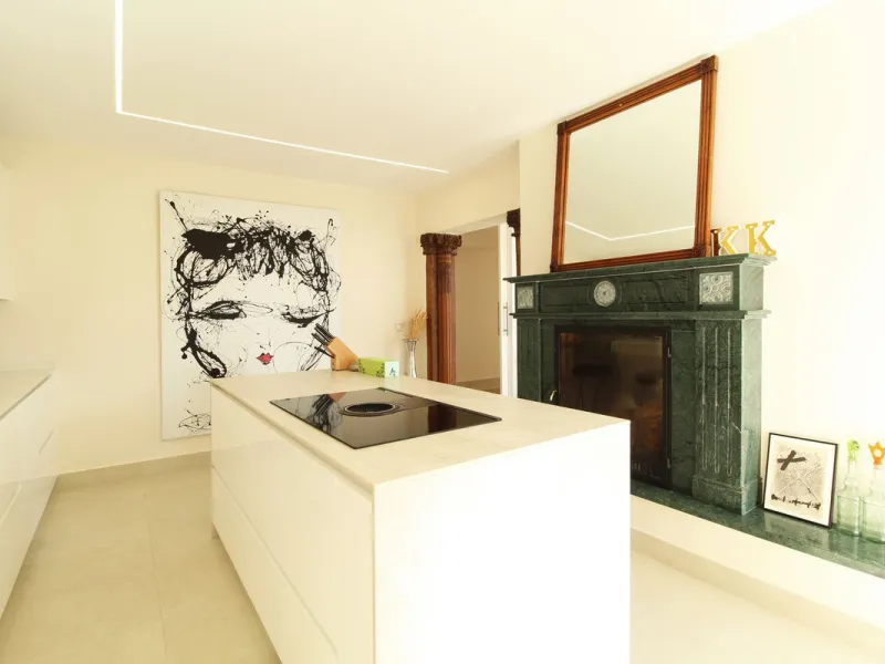 This beautifully refurbished third floor corner apartment in this sought after urbanisation has been upgraded to the highest standards, and is a delightful mix of modern elegance and comfort.