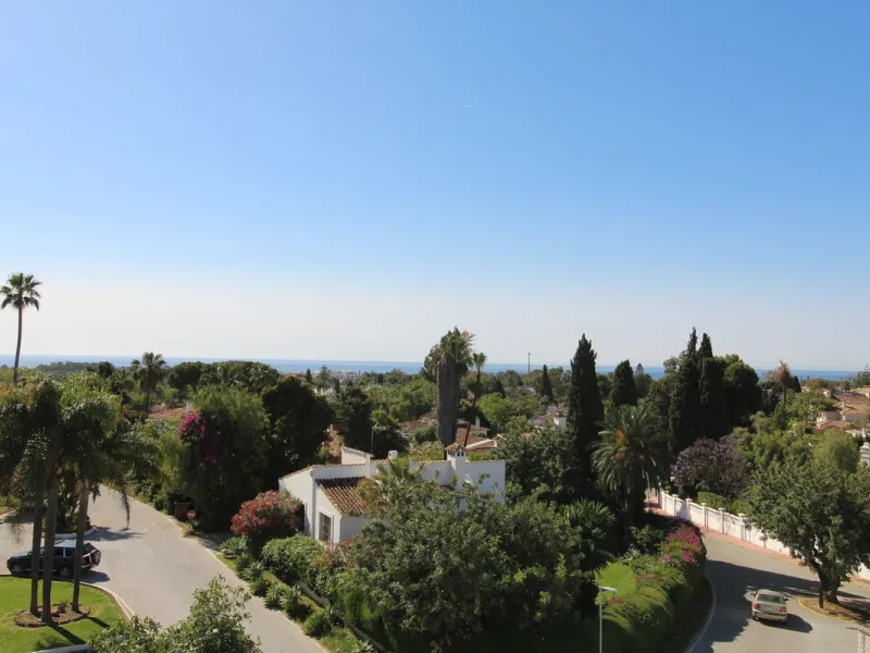This beautifully refurbished third floor corner apartment in this sought after urbanisation has been upgraded to the highest standards, and is a delightful mix of modern elegance and comfort.