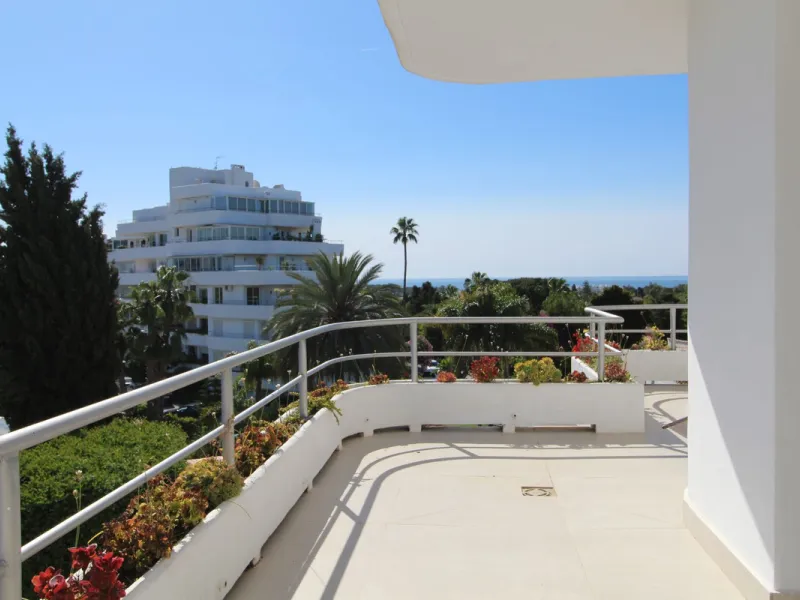 This beautifully refurbished third floor corner apartment in this sought after urbanisation has been upgraded to the highest standards, and is a delightful mix of modern elegance and comfort.
