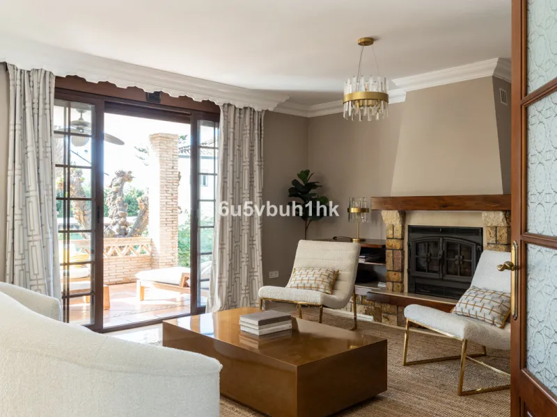 We are thrilled to present our exclusive listing; an unparalleled opportunity to own an exquisite and modern villa located in the highly sought-after area of San Pedro de Alcantara. Renovated and in impeccable condition, this property epitomizes luxurious
