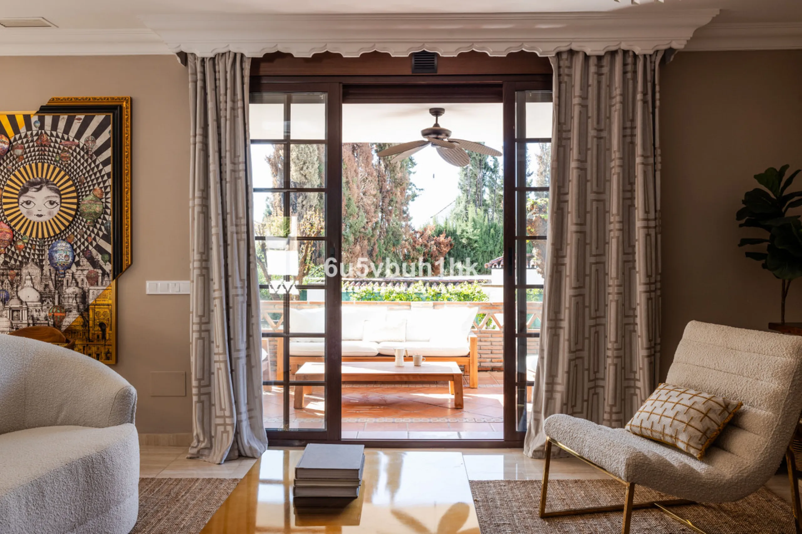 We are thrilled to present our exclusive listing; an unparalleled opportunity to own an exquisite and modern villa located in the highly sought-after area of San Pedro de Alcantara. Renovated and in impeccable condition, this property epitomizes luxurious