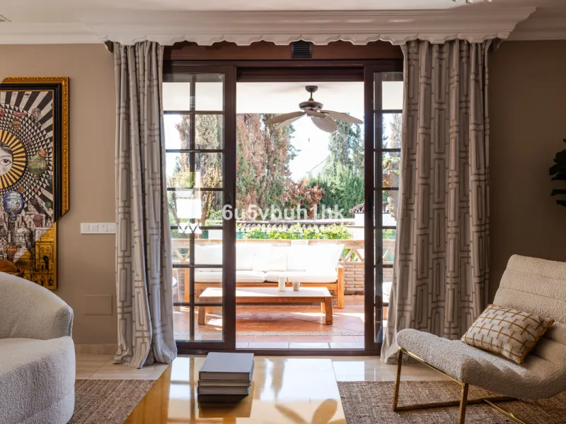 We are thrilled to present our exclusive listing; an unparalleled opportunity to own an exquisite and modern villa located in the highly sought-after area of San Pedro de Alcantara. Renovated and in impeccable condition, this property epitomizes luxurious