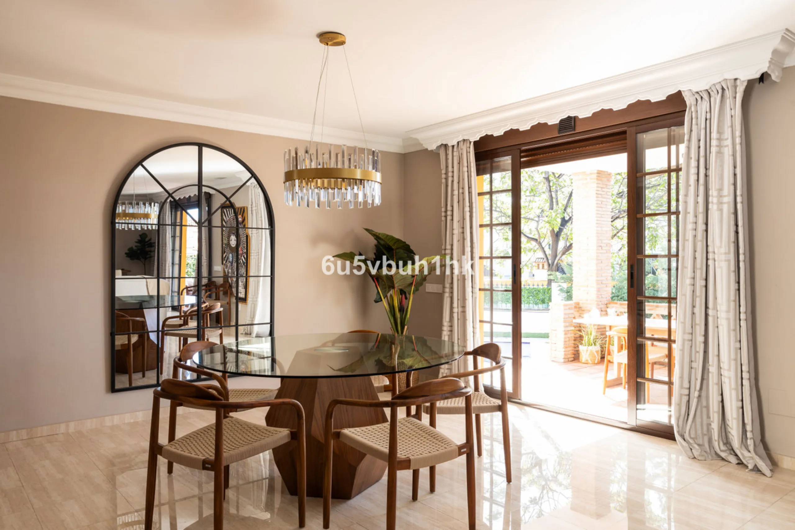 We are thrilled to present our exclusive listing; an unparalleled opportunity to own an exquisite and modern villa located in the highly sought-after area of San Pedro de Alcantara. Renovated and in impeccable condition, this property epitomizes luxurious