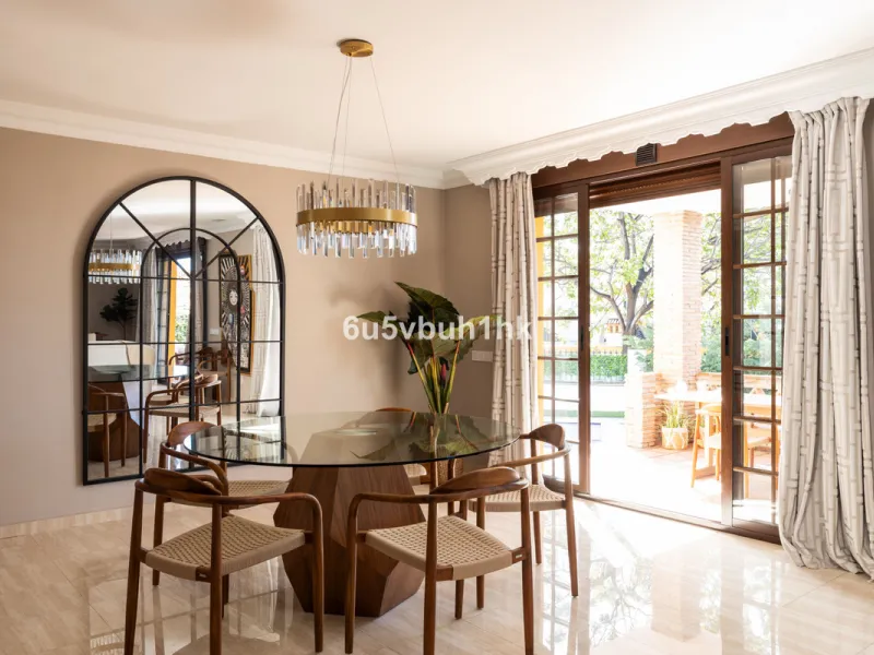 We are thrilled to present our exclusive listing; an unparalleled opportunity to own an exquisite and modern villa located in the highly sought-after area of San Pedro de Alcantara. Renovated and in impeccable condition, this property epitomizes luxurious
