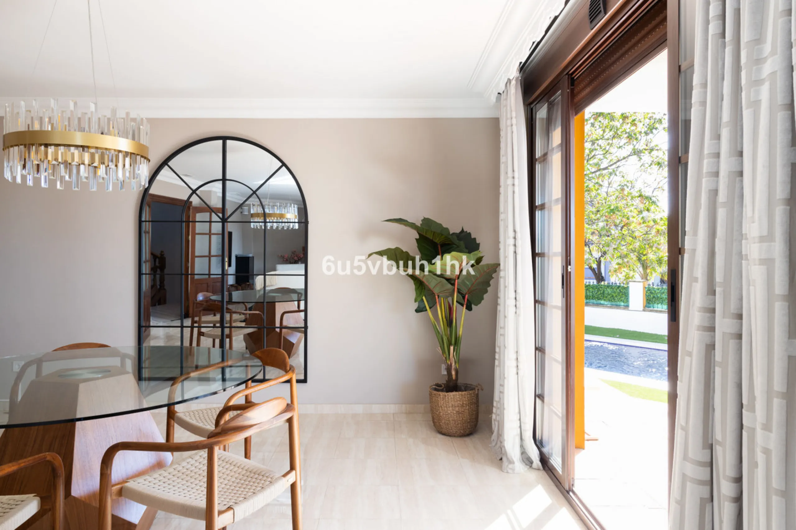We are thrilled to present our exclusive listing; an unparalleled opportunity to own an exquisite and modern villa located in the highly sought-after area of San Pedro de Alcantara. Renovated and in impeccable condition, this property epitomizes luxurious