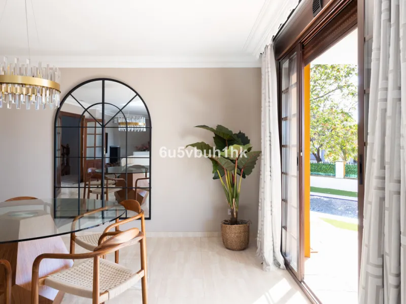 We are thrilled to present our exclusive listing; an unparalleled opportunity to own an exquisite and modern villa located in the highly sought-after area of San Pedro de Alcantara. Renovated and in impeccable condition, this property epitomizes luxurious
