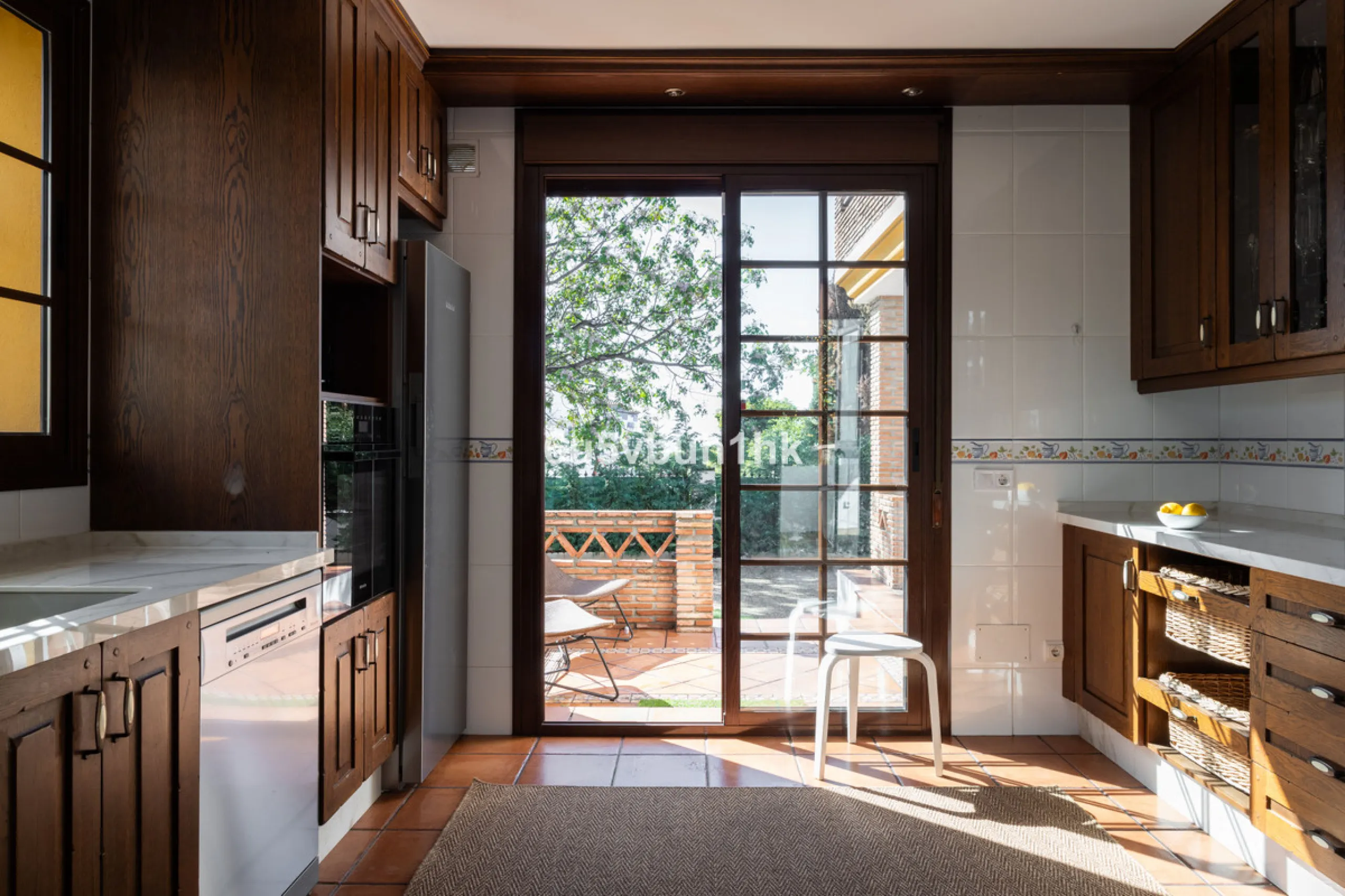 We are thrilled to present our exclusive listing; an unparalleled opportunity to own an exquisite and modern villa located in the highly sought-after area of San Pedro de Alcantara. Renovated and in impeccable condition, this property epitomizes luxurious
