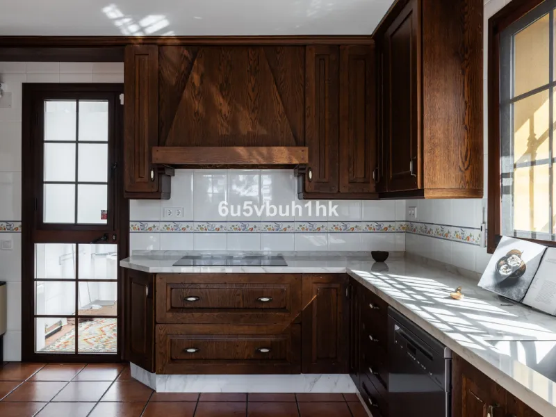 We are thrilled to present our exclusive listing; an unparalleled opportunity to own an exquisite and modern villa located in the highly sought-after area of San Pedro de Alcantara. Renovated and in impeccable condition, this property epitomizes luxurious