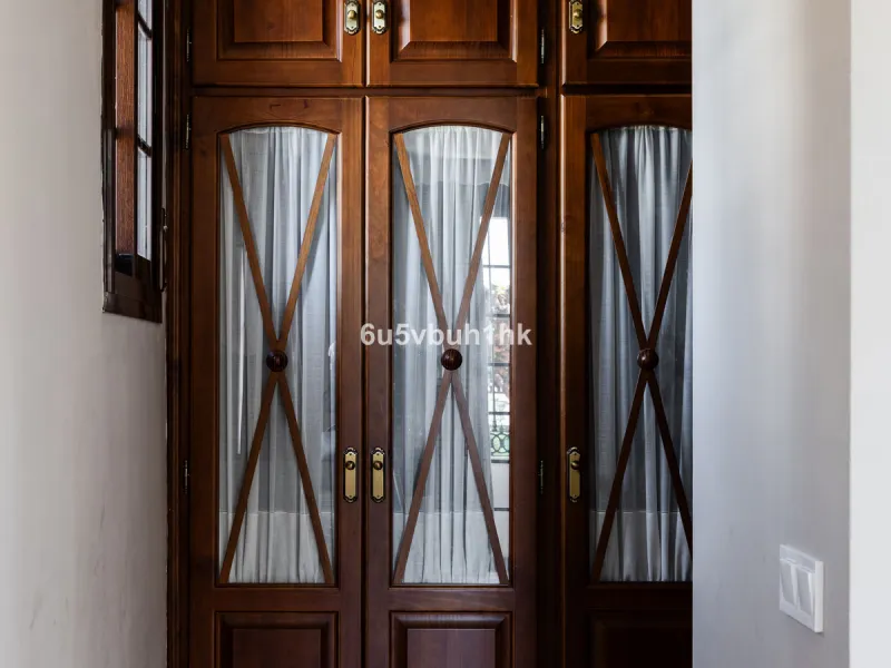 We are thrilled to present our exclusive listing; an unparalleled opportunity to own an exquisite and modern villa located in the highly sought-after area of San Pedro de Alcantara. Renovated and in impeccable condition, this property epitomizes luxurious
