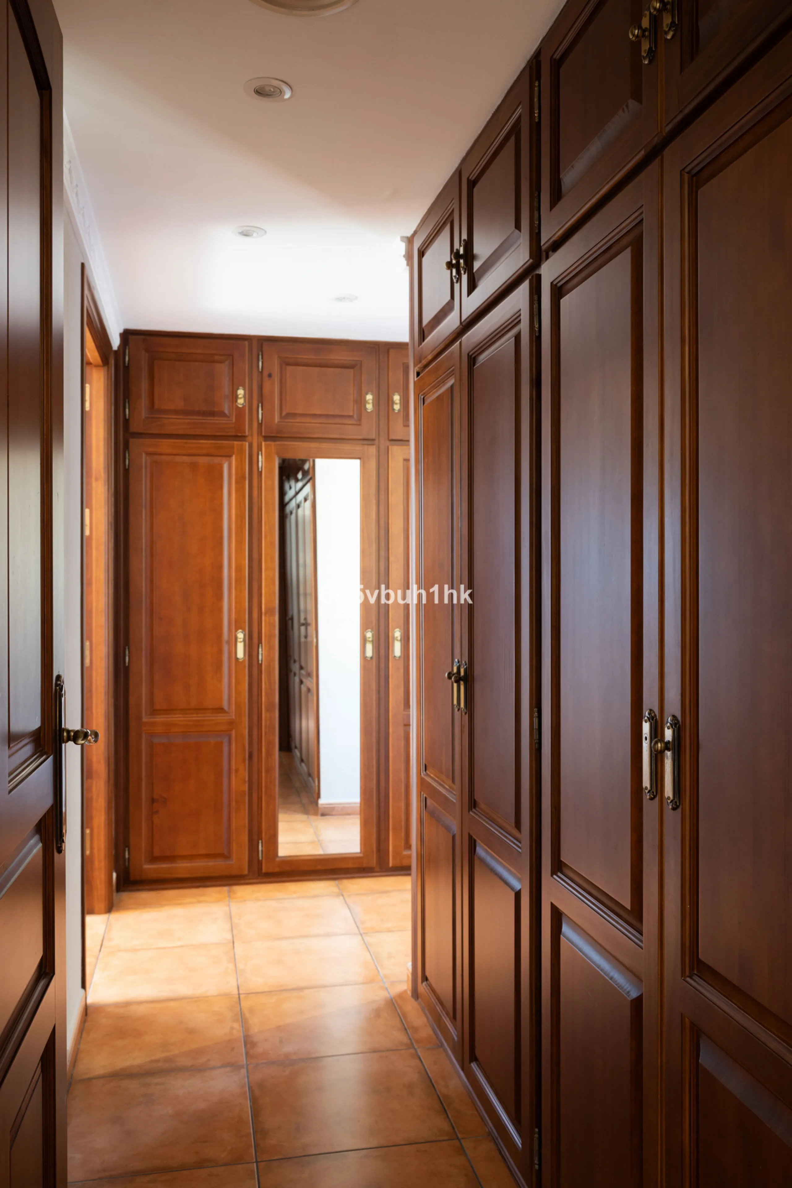 We are thrilled to present our exclusive listing; an unparalleled opportunity to own an exquisite and modern villa located in the highly sought-after area of San Pedro de Alcantara. Renovated and in impeccable condition, this property epitomizes luxurious