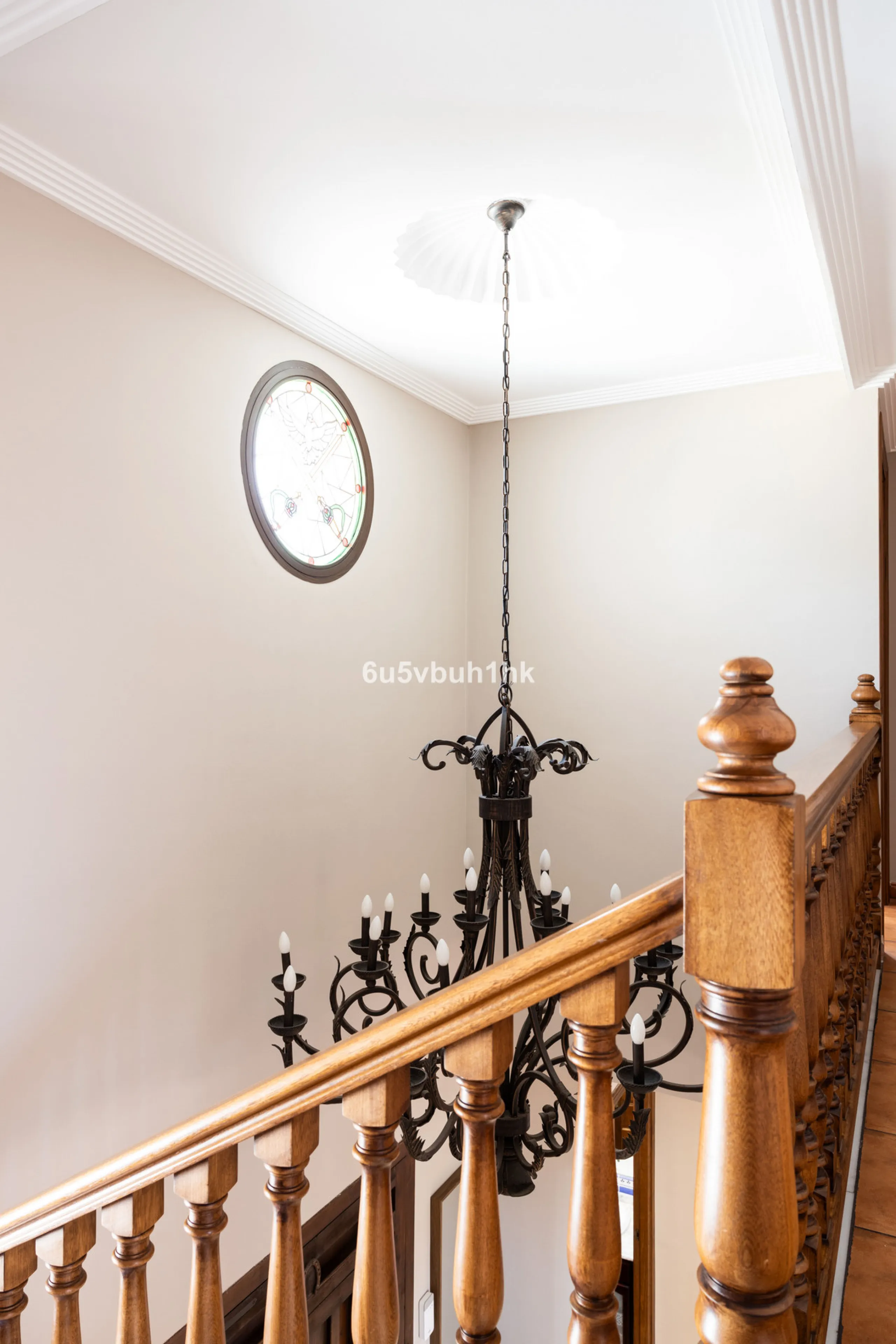 We are thrilled to present our exclusive listing; an unparalleled opportunity to own an exquisite and modern villa located in the highly sought-after area of San Pedro de Alcantara. Renovated and in impeccable condition, this property epitomizes luxurious