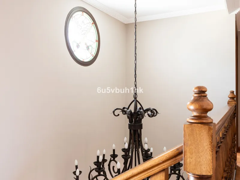 We are thrilled to present our exclusive listing; an unparalleled opportunity to own an exquisite and modern villa located in the highly sought-after area of San Pedro de Alcantara. Renovated and in impeccable condition, this property epitomizes luxurious