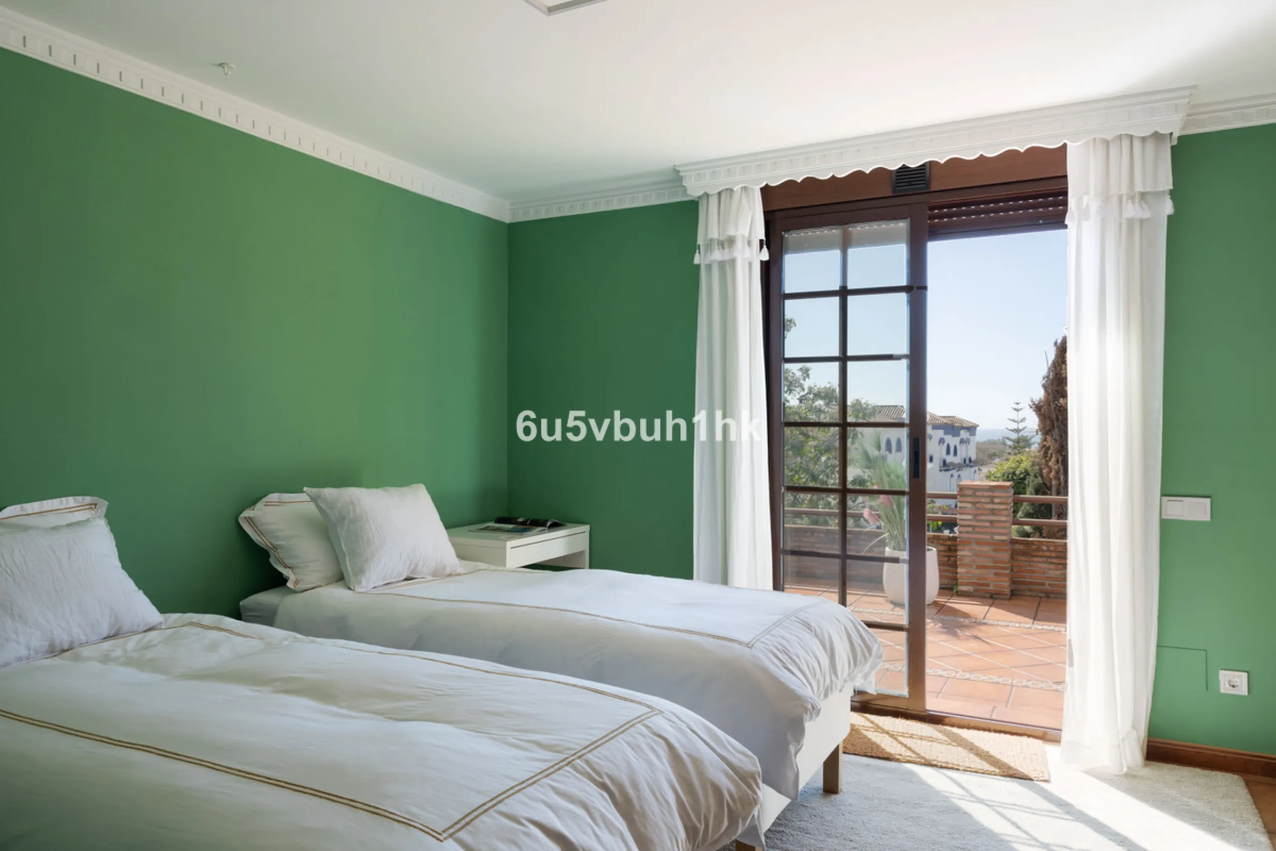 We are thrilled to present our exclusive listing; an unparalleled opportunity to own an exquisite and modern villa located in the highly sought-after area of San Pedro de Alcantara. Renovated and in impeccable condition, this property epitomizes luxurious
