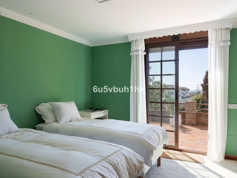 We are thrilled to present our exclusive listing; an unparalleled opportunity to own an exquisite and modern villa located in the highly sought-after area of San Pedro de Alcantara. Renovated and in impeccable condition, this property epitomizes luxurious