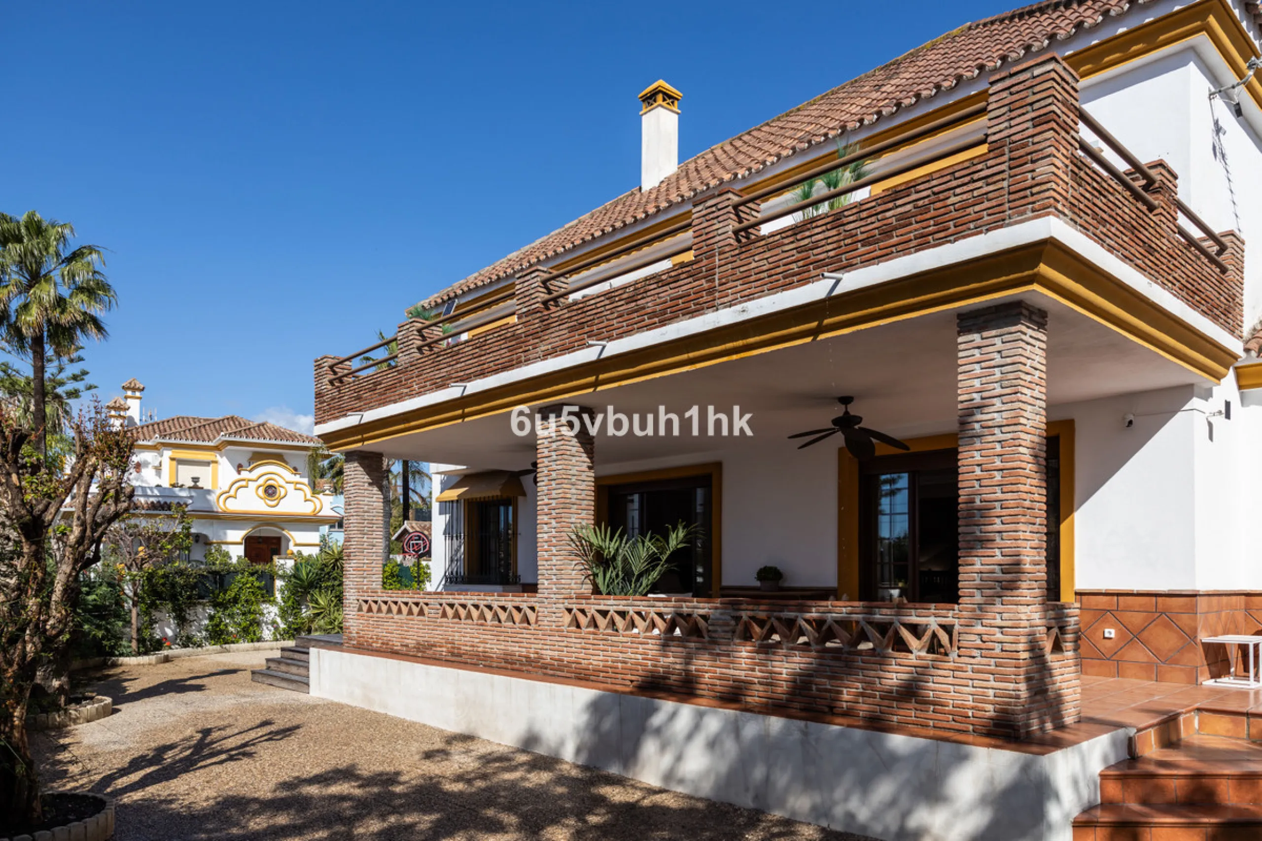 We are thrilled to present our exclusive listing; an unparalleled opportunity to own an exquisite and modern villa located in the highly sought-after area of San Pedro de Alcantara. Renovated and in impeccable condition, this property epitomizes luxurious