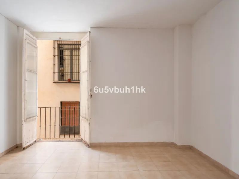 In the very heart of Málaga's historic centre, on the corner of two charming pedestrian streets, lies one of those treasures that makes the hearts of architecture lovers beat faster. This is not a move-in-ready home — it's an invitation to dream, to trans