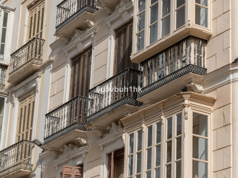 In the very heart of Málaga's historic centre, on the corner of two charming pedestrian streets, lies one of those treasures that makes the hearts of architecture lovers beat faster. This is not a move-in-ready home — it's an invitation to dream, to trans