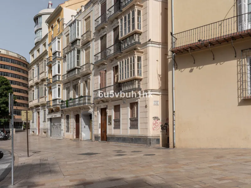 In the very heart of Málaga's historic centre, on the corner of two charming pedestrian streets, lies one of those treasures that makes the hearts of architecture lovers beat faster. This is not a move-in-ready home — it's an invitation to dream, to trans