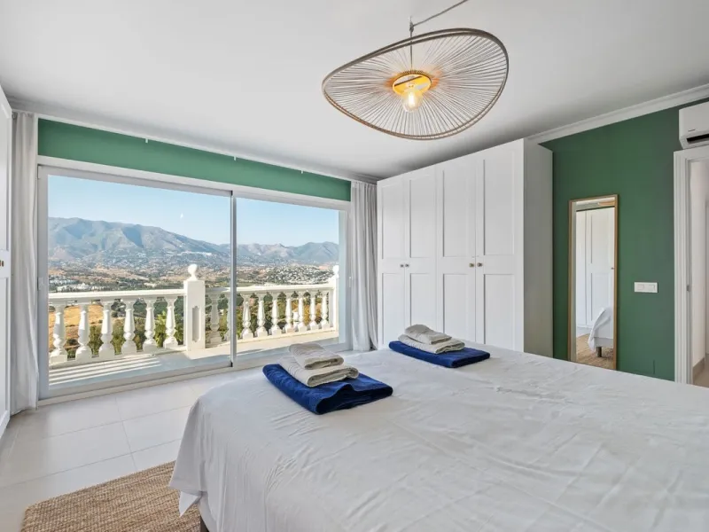 Luxury Villa with Panoramic Views, Private Pool & Proven Rental Returns