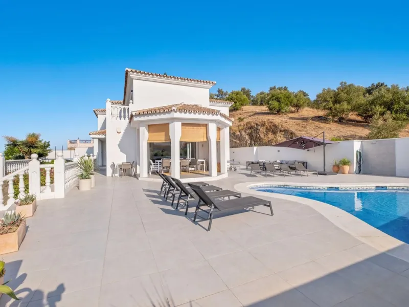 Luxury Villa with Panoramic Views, Private Pool & Proven Rental Returns