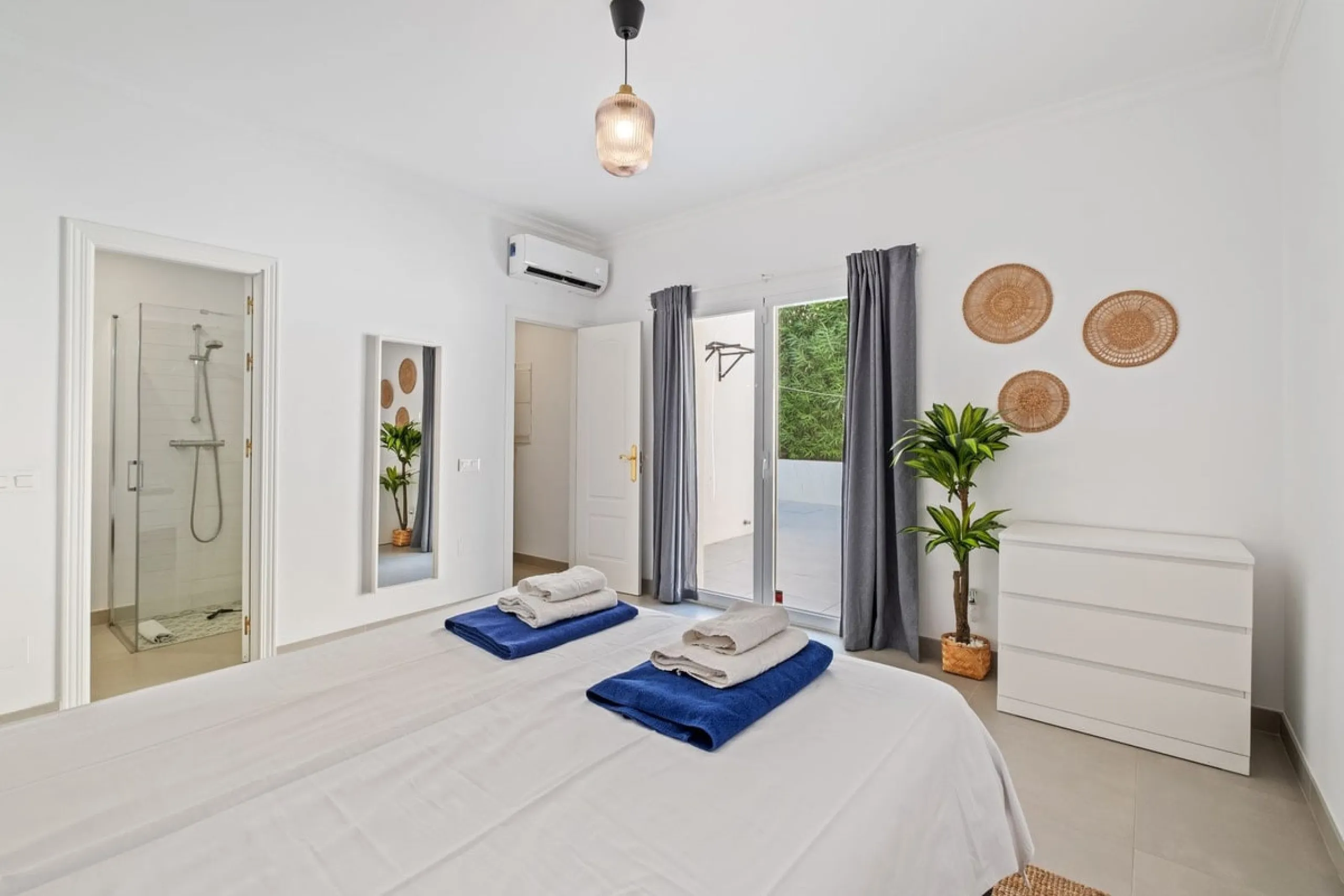 Luxury Villa with Panoramic Views, Private Pool & Proven Rental Returns