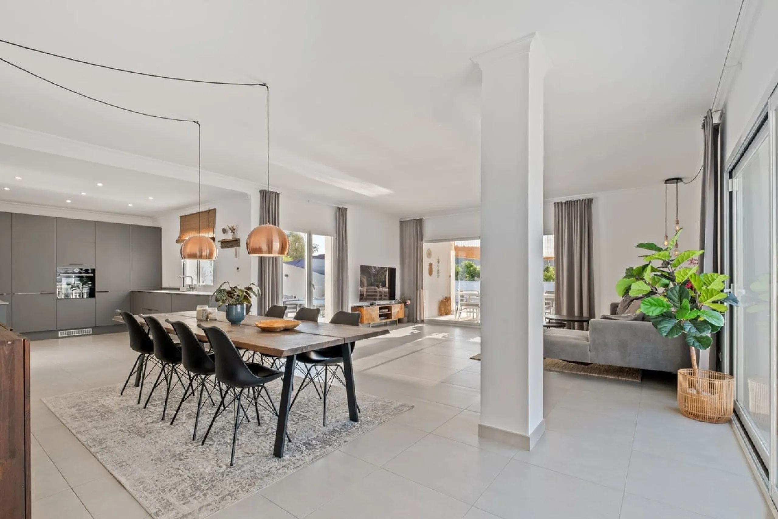 Luxury Villa with Panoramic Views, Private Pool & Proven Rental Returns