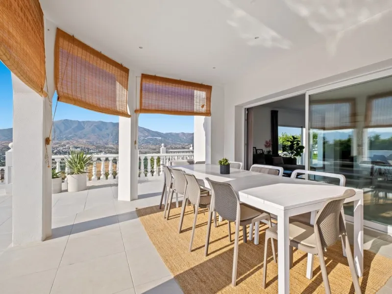 Luxury Villa with Panoramic Views, Private Pool & Proven Rental Returns