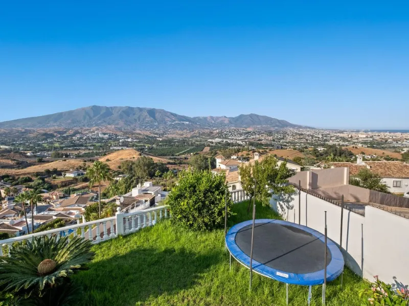Luxury Villa with Panoramic Views, Private Pool & Proven Rental Returns