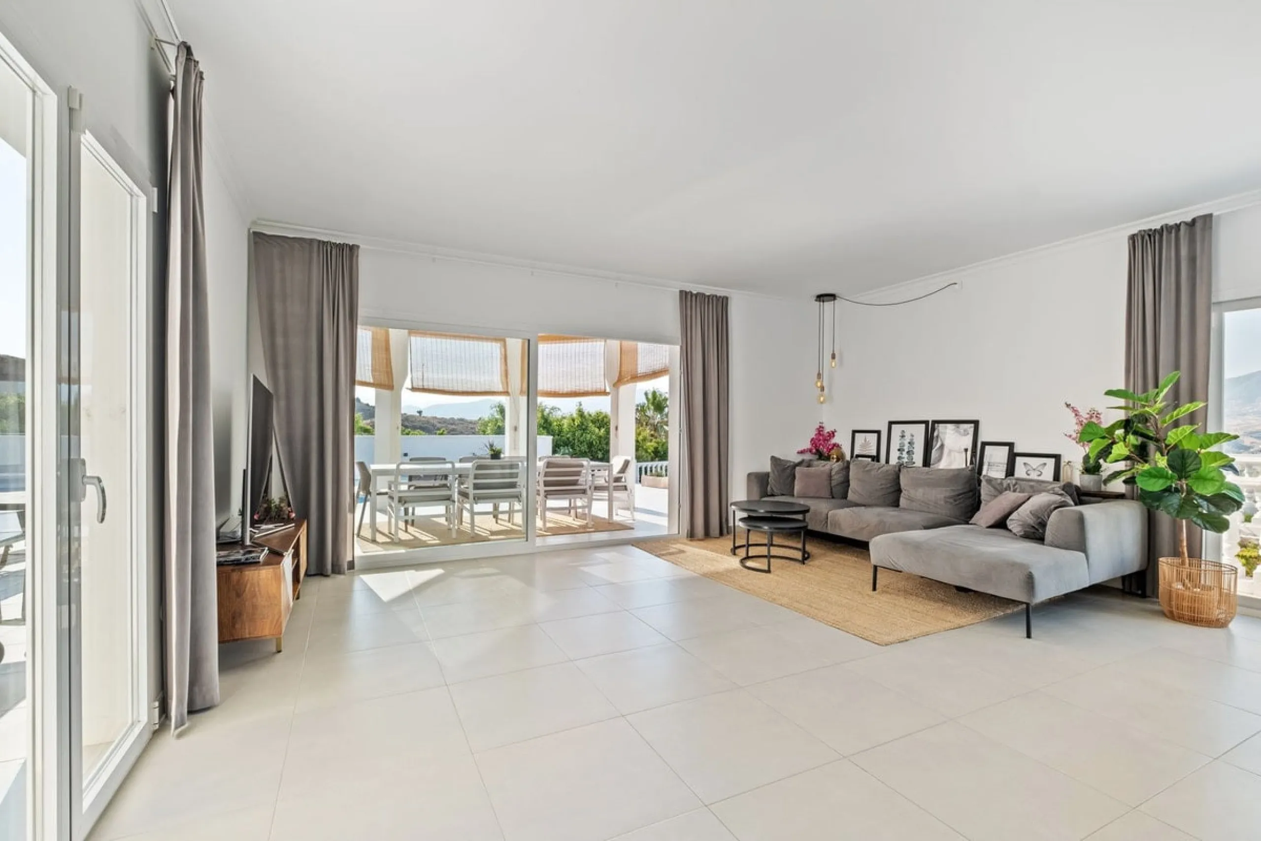 Luxury Villa with Panoramic Views, Private Pool & Proven Rental Returns