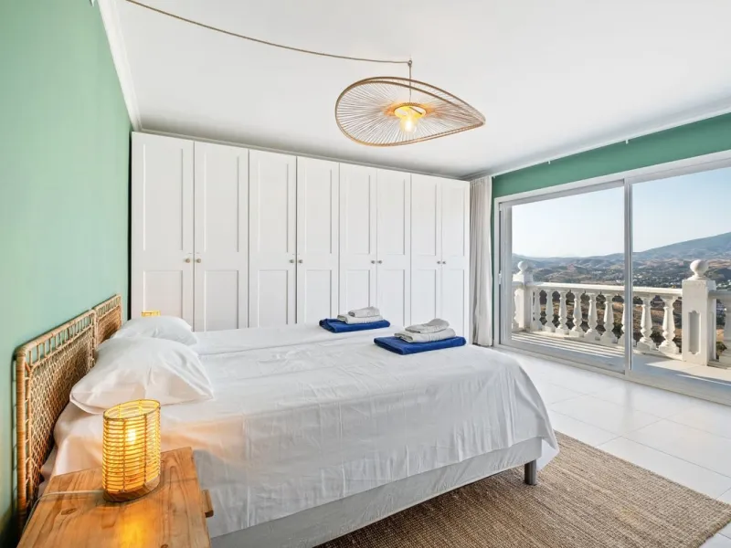 Luxury Villa with Panoramic Views, Private Pool & Proven Rental Returns