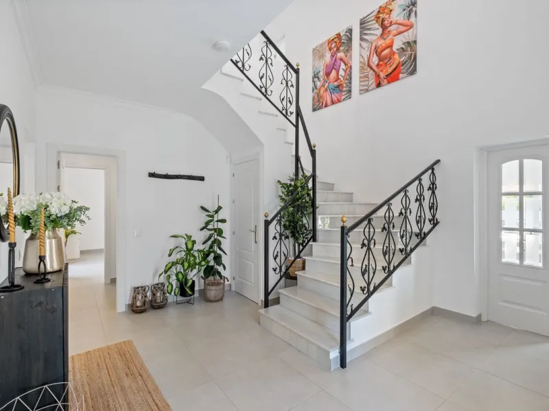 Luxury Villa with Panoramic Views, Private Pool & Proven Rental Returns