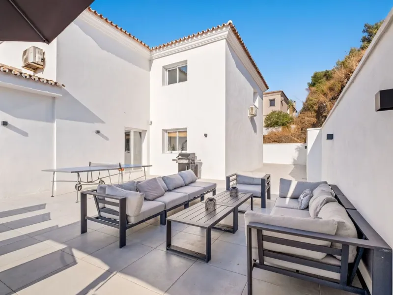 Luxury Villa with Panoramic Views, Private Pool & Proven Rental Returns