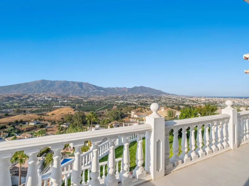 Luxury Villa with Panoramic Views, Private Pool & Proven Rental Returns