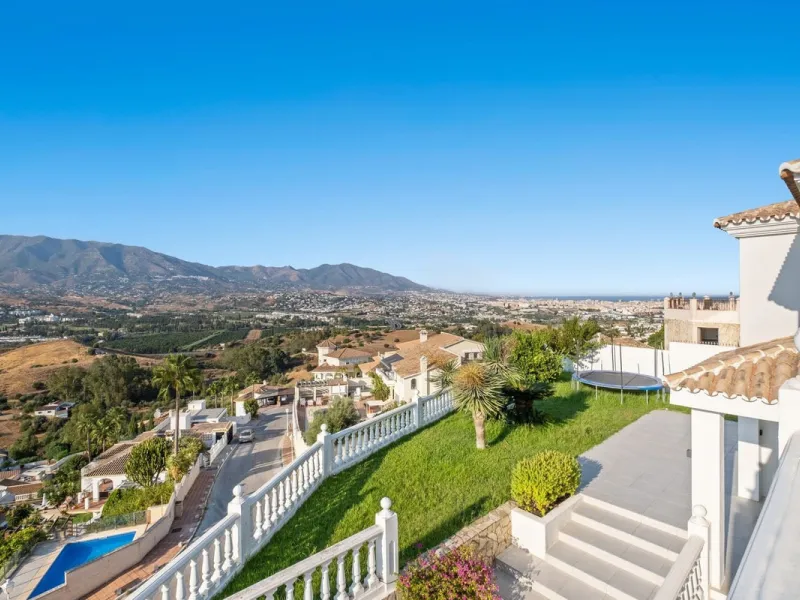 Luxury Villa with Panoramic Views, Private Pool & Proven Rental Returns