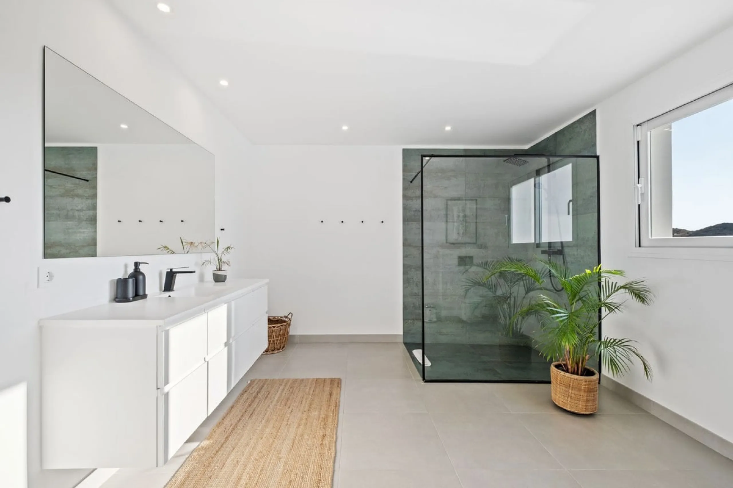 Luxury Villa with Panoramic Views, Private Pool & Proven Rental Returns