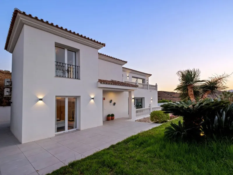 Luxury Villa with Panoramic Views, Private Pool & Proven Rental Returns