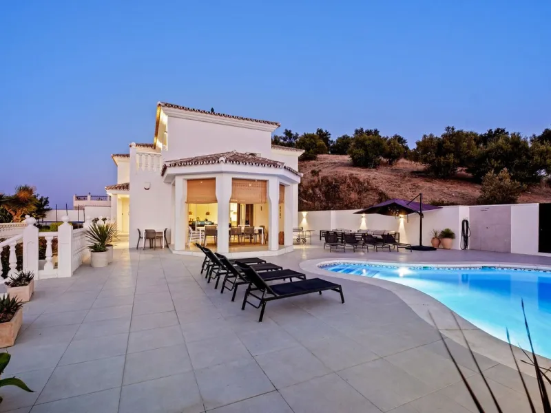 Luxury Villa with Panoramic Views, Private Pool & Proven Rental Returns