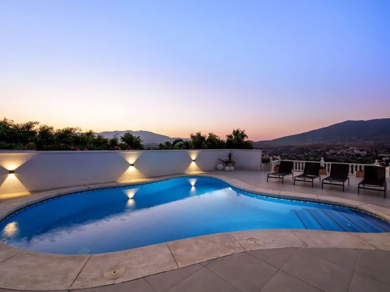 Luxury Villa with Panoramic Views, Private Pool & Proven Rental Returns