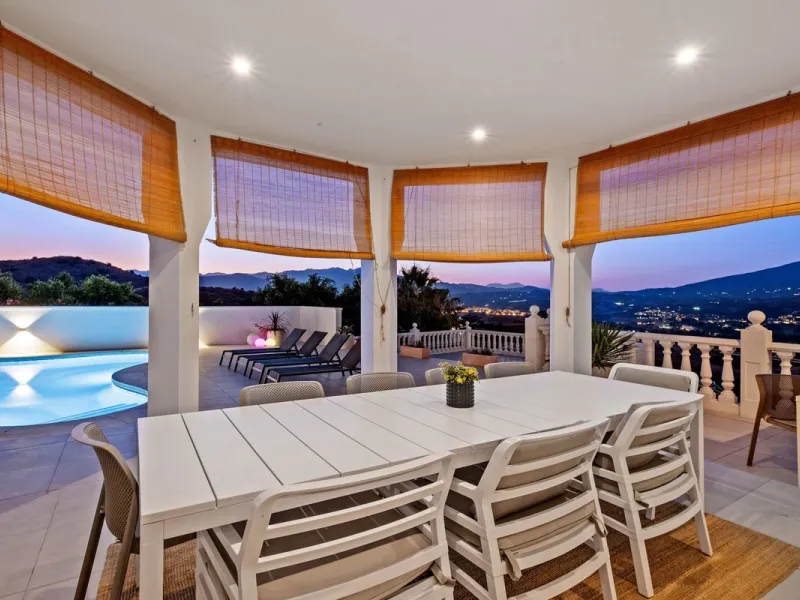 Luxury Villa with Panoramic Views, Private Pool & Proven Rental Returns
