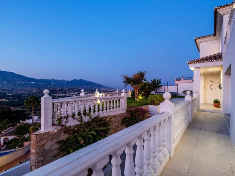 Luxury Villa with Panoramic Views, Private Pool & Proven Rental Returns