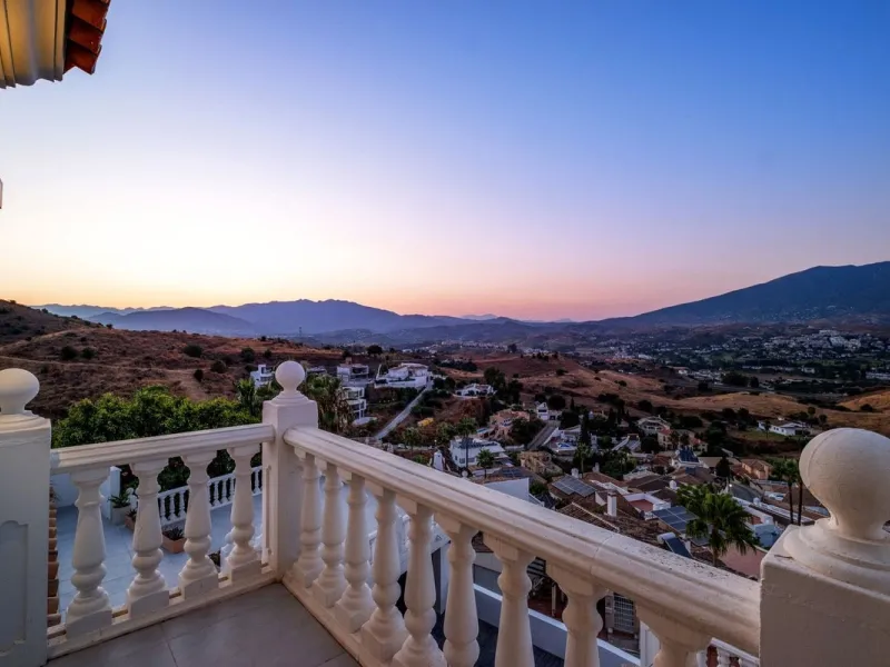 Luxury Villa with Panoramic Views, Private Pool & Proven Rental Returns