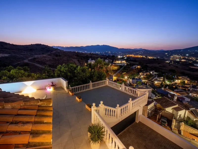 Luxury Villa with Panoramic Views, Private Pool & Proven Rental Returns